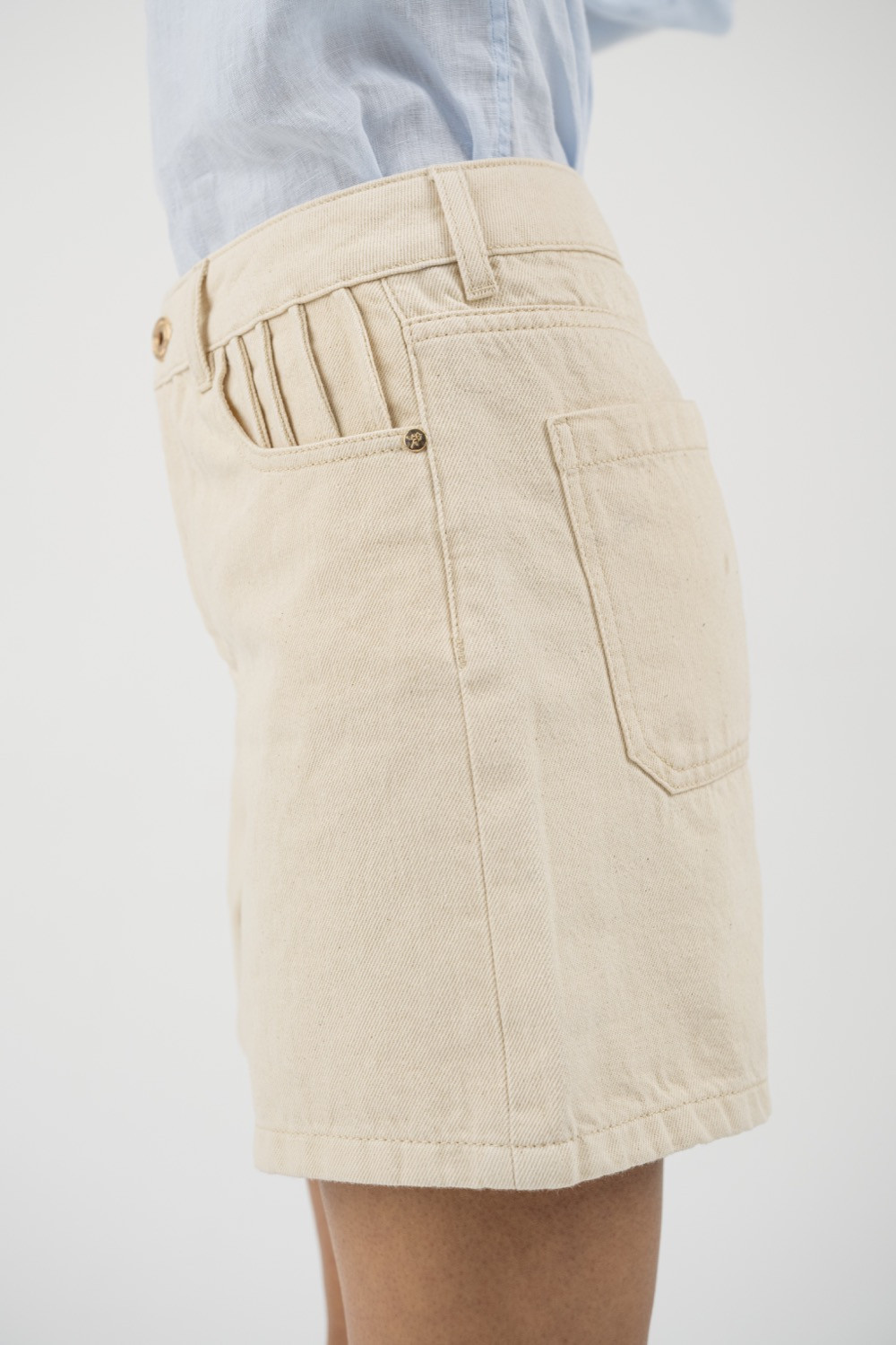 Maison Arca Deva — denim shorts in Ecru — view 35