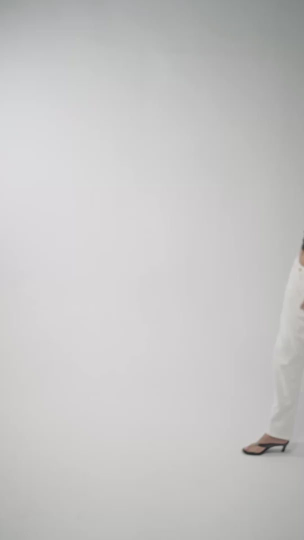 Caroline mid-rise barrel-leg jean in White wash — video | Maison Arca